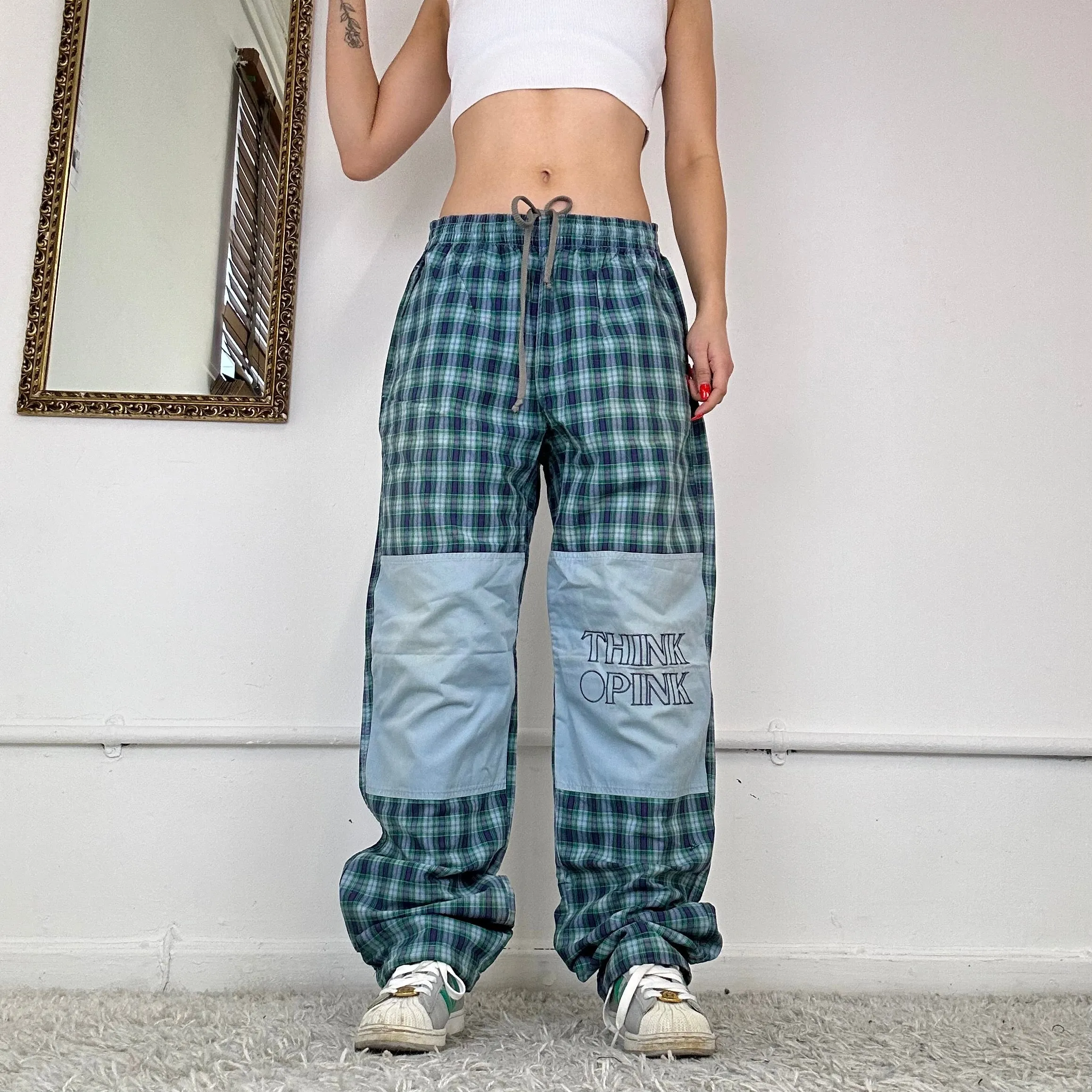 2000’s baggy checkered cargo trousers