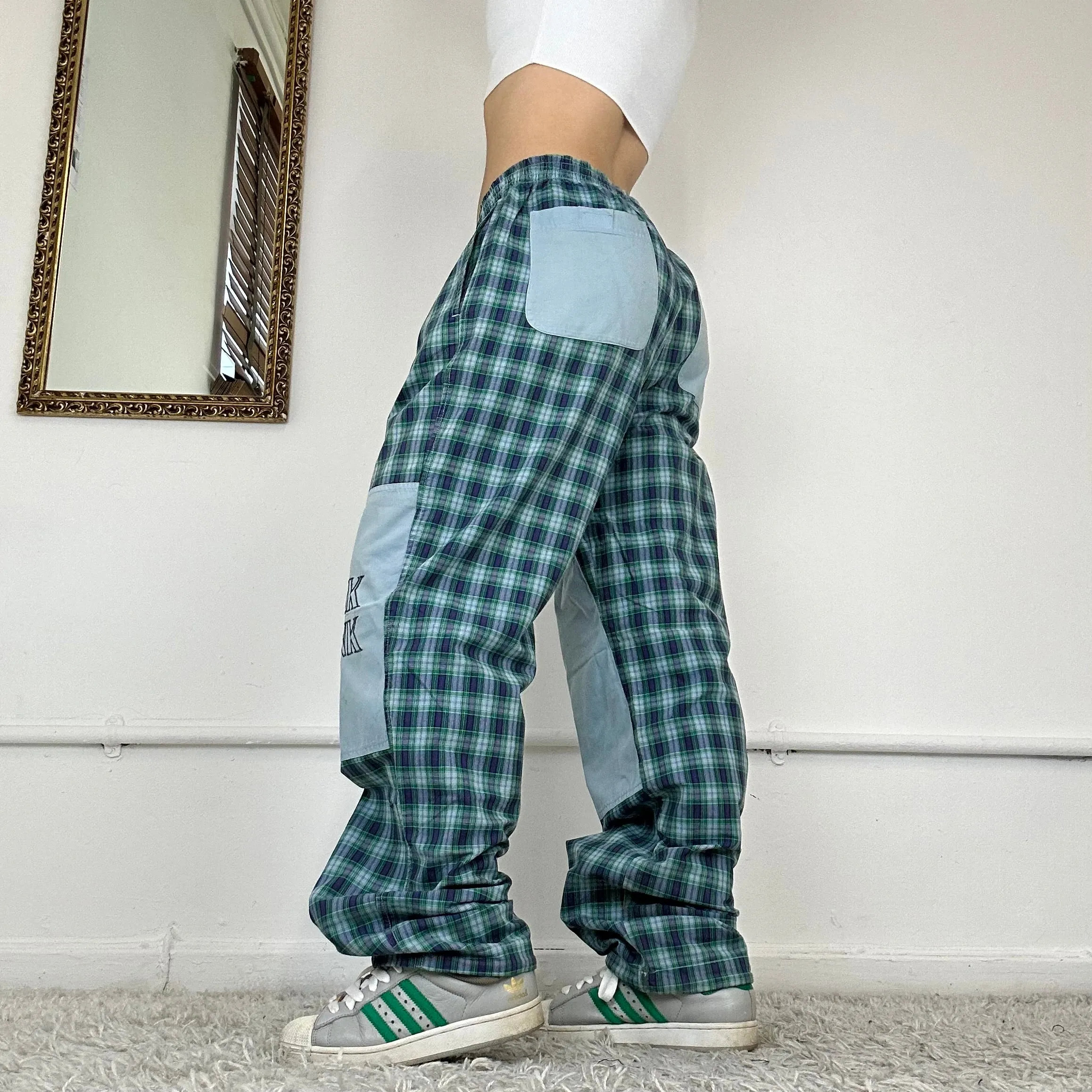 2000’s baggy checkered cargo trousers