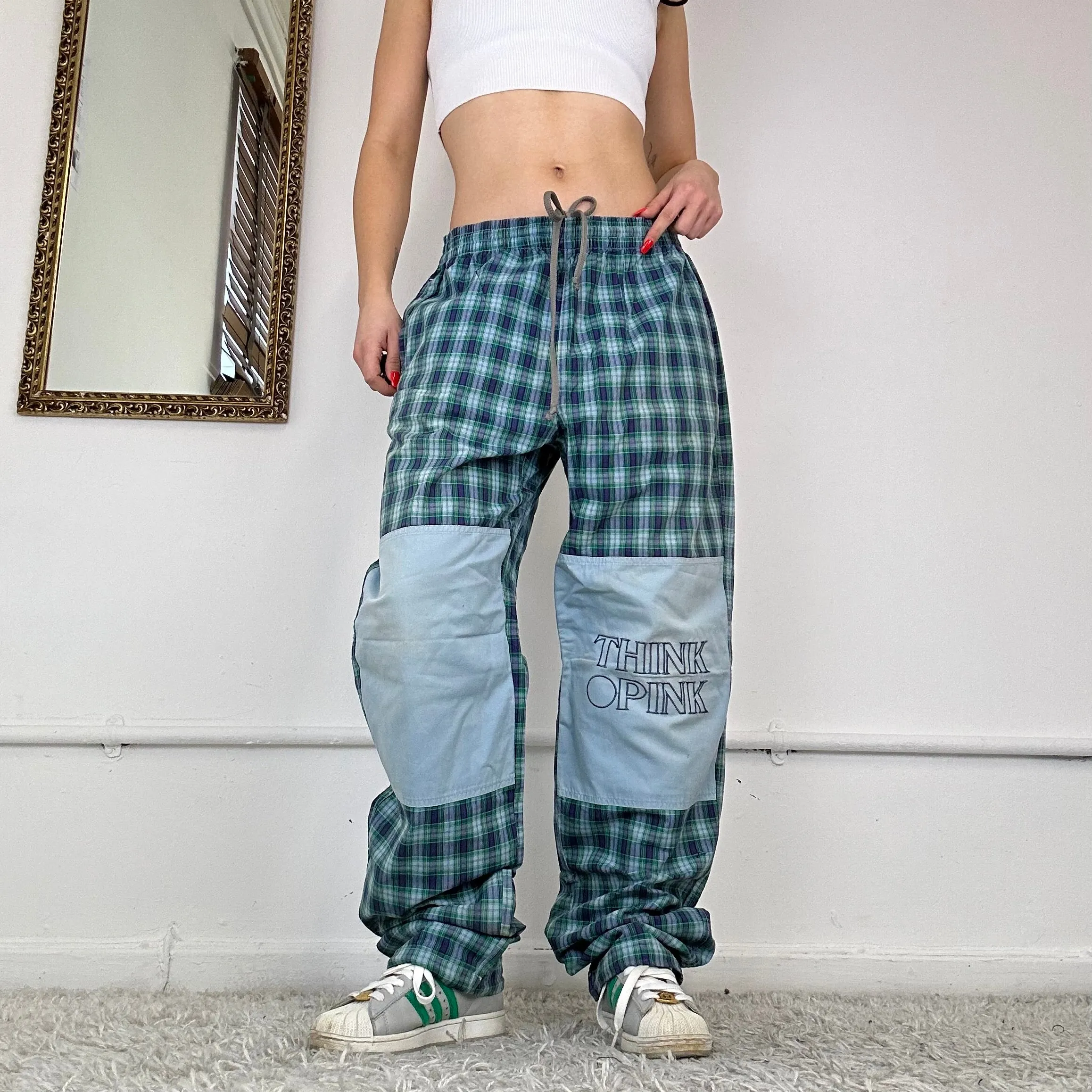 2000’s baggy checkered cargo trousers