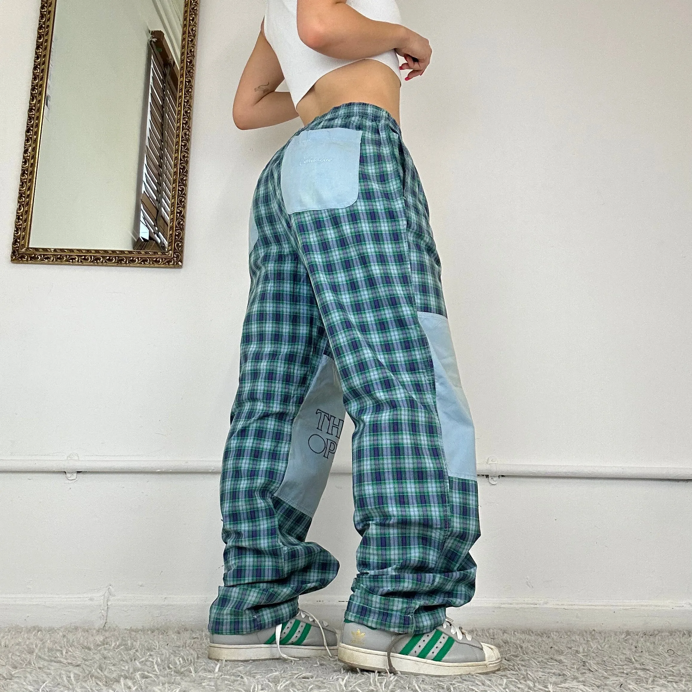 2000’s baggy checkered cargo trousers