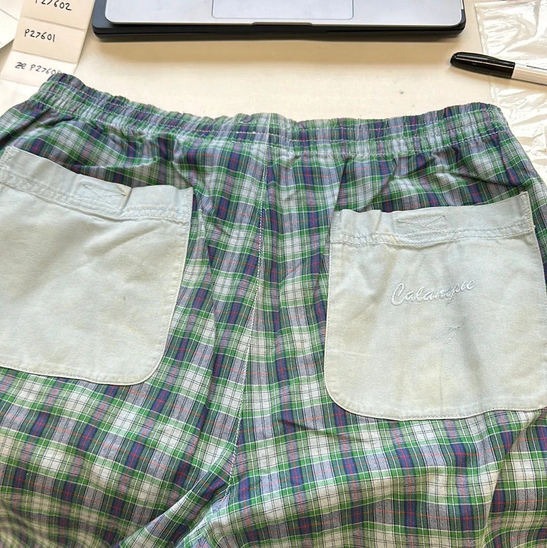 2000’s baggy checkered cargo trousers