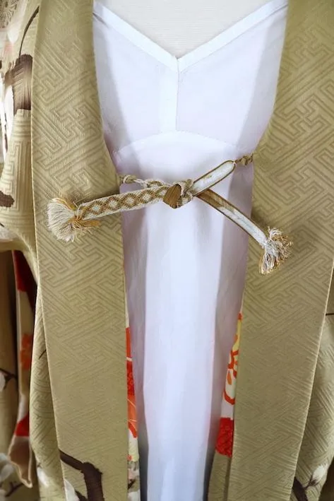Vintage Silk Kimono Robe / Tan & White Floral